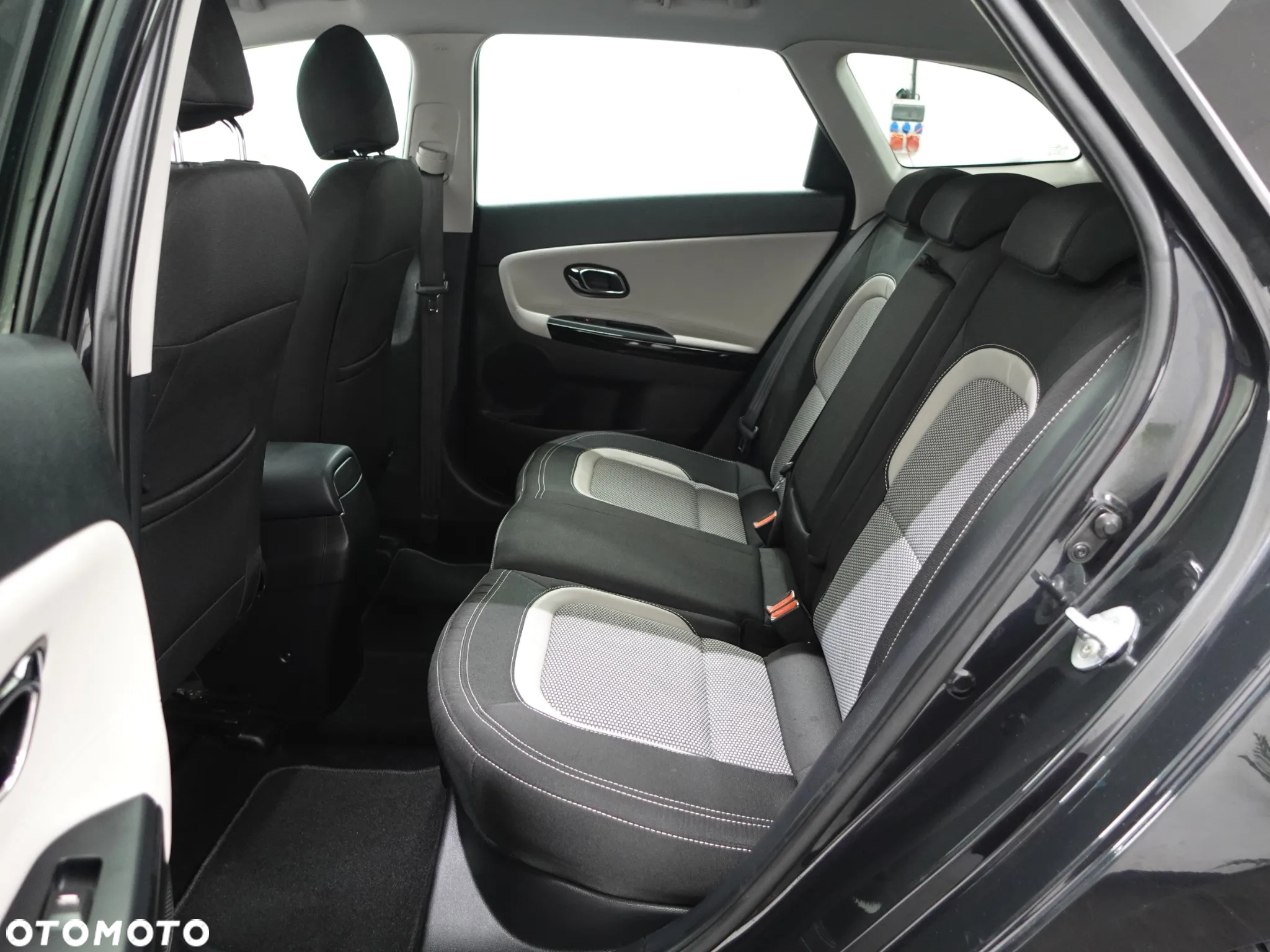 Kia Ceed 1.6 GDI ISG SW Spirit - 25