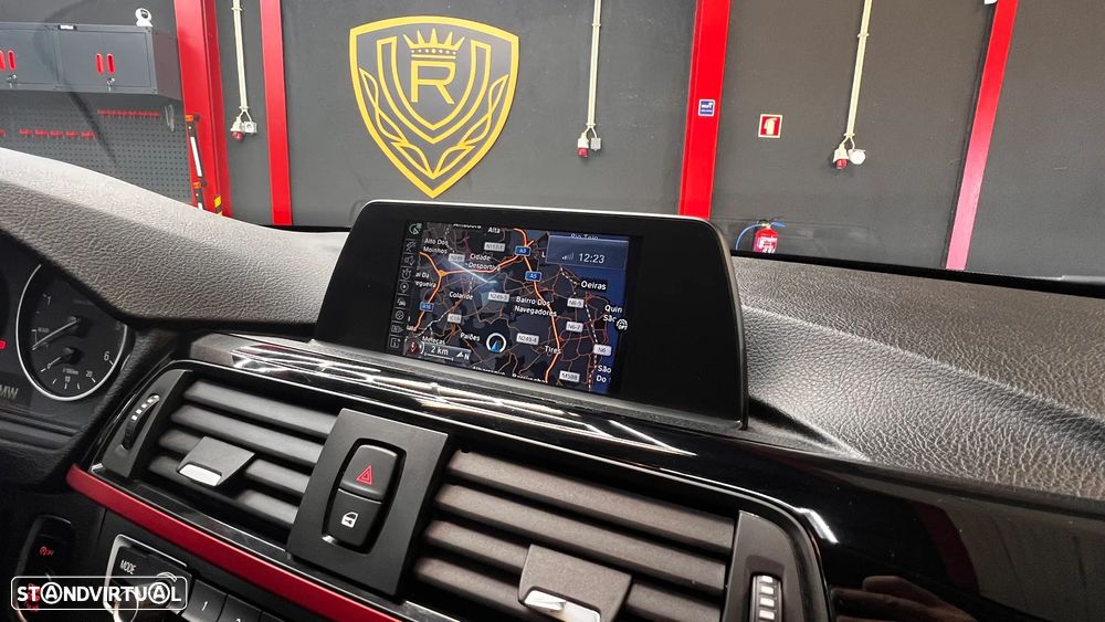 BMW 318 d Touring Auto Line Sport - 32