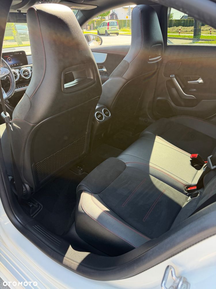 Mercedes-Benz CLA 200 4-Matic AMG Line 8G-DCT - 23