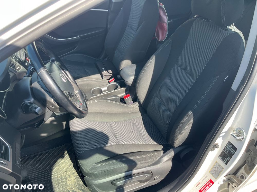 Hyundai i30 1.6 Premium - 11