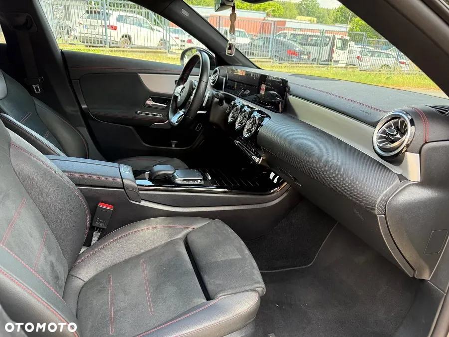 Mercedes-Benz CLA 200 AMG Line 7G-DCT - 33