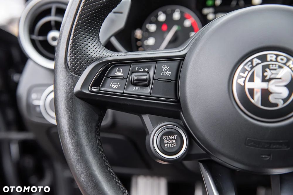 Alfa Romeo Giulia 2.0 Turbo 16V AT8-Q4 Veloce - 28