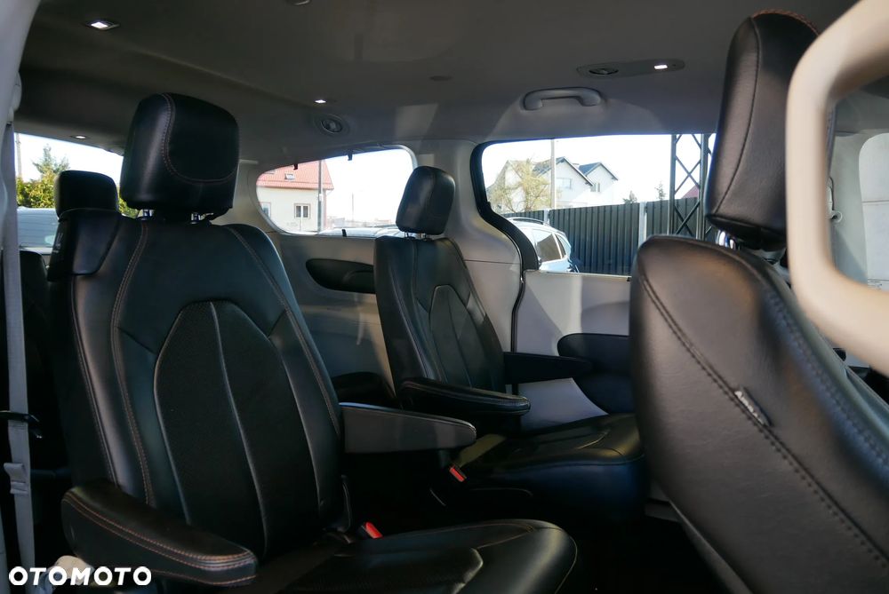 Chrysler Pacifica - 13