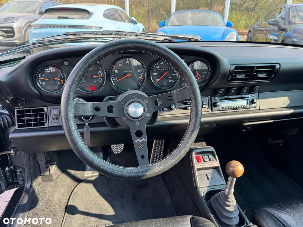 Porsche 911 Carrera - 22