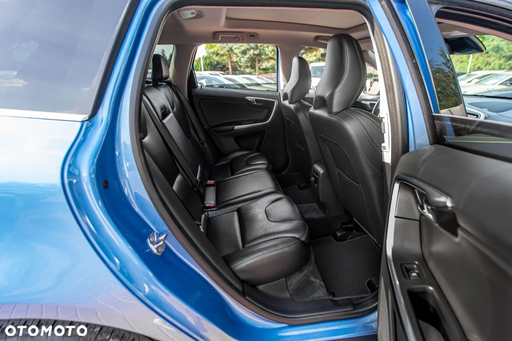 Volvo XC 60 D4 AWD Geartronic Momentum - 37