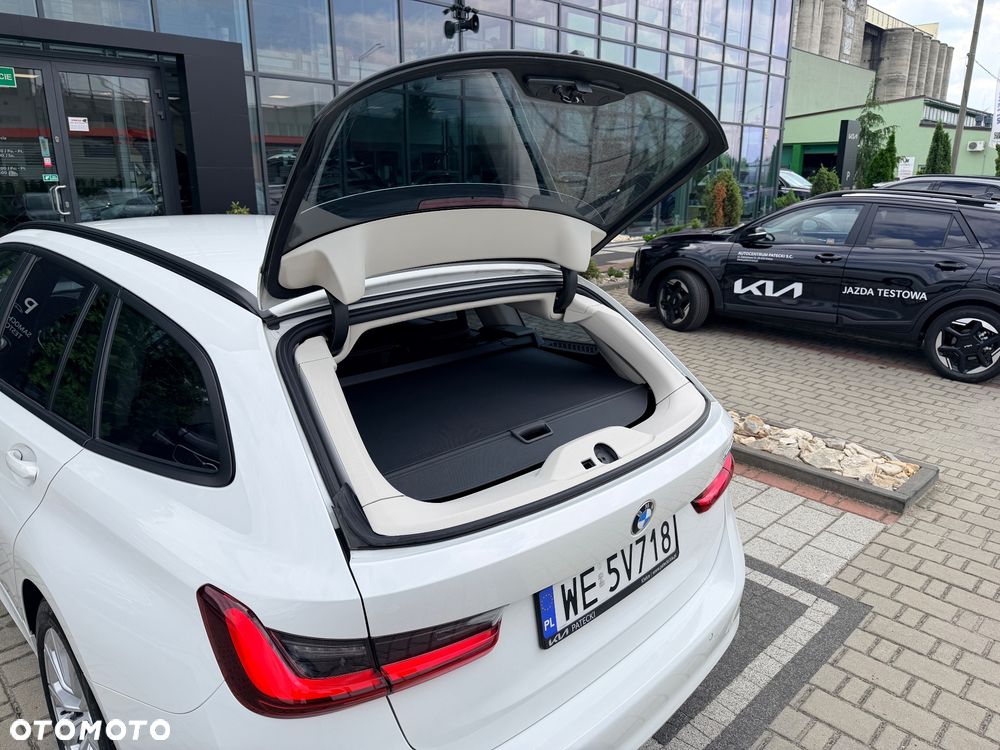 BMW Seria 3 318i - 9
