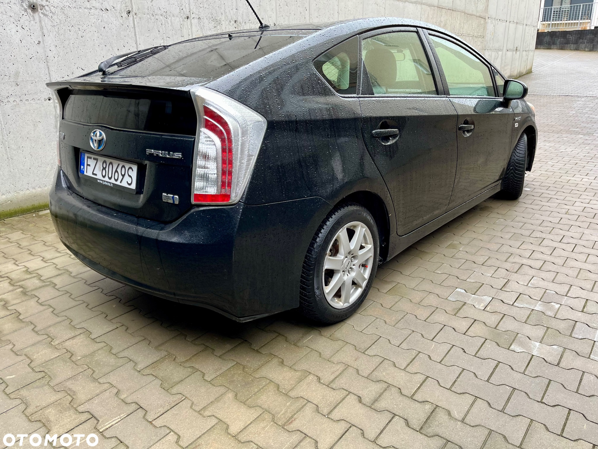 Toyota Prius (Hybrid) Comfort - 4