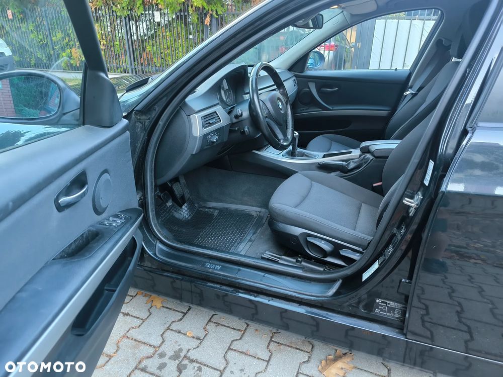 BMW Seria 3 318i - 9