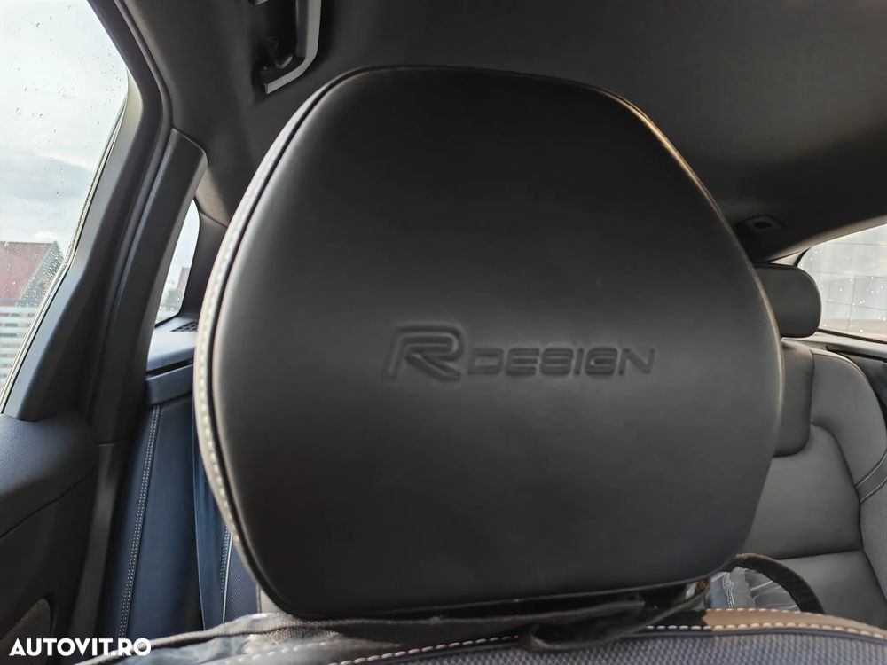 Volvo XC 60 B4 MHEV AWD R-Design - 14