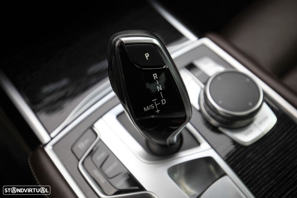 BMW 740 d xDrive Pack M Auto - 42