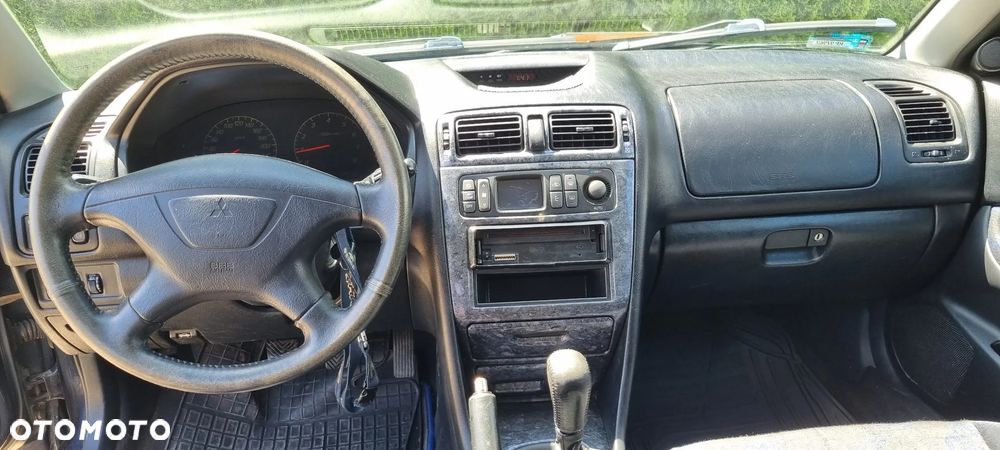 Mitsubishi Galant - 8