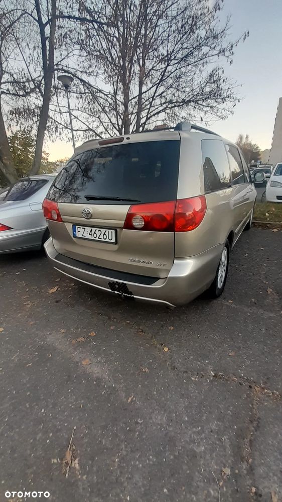 Toyota Sienna 3.3 LE AWD - 2