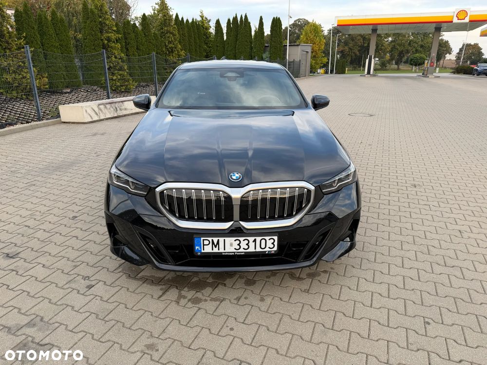 BMW 5 Series 2024 photo 2