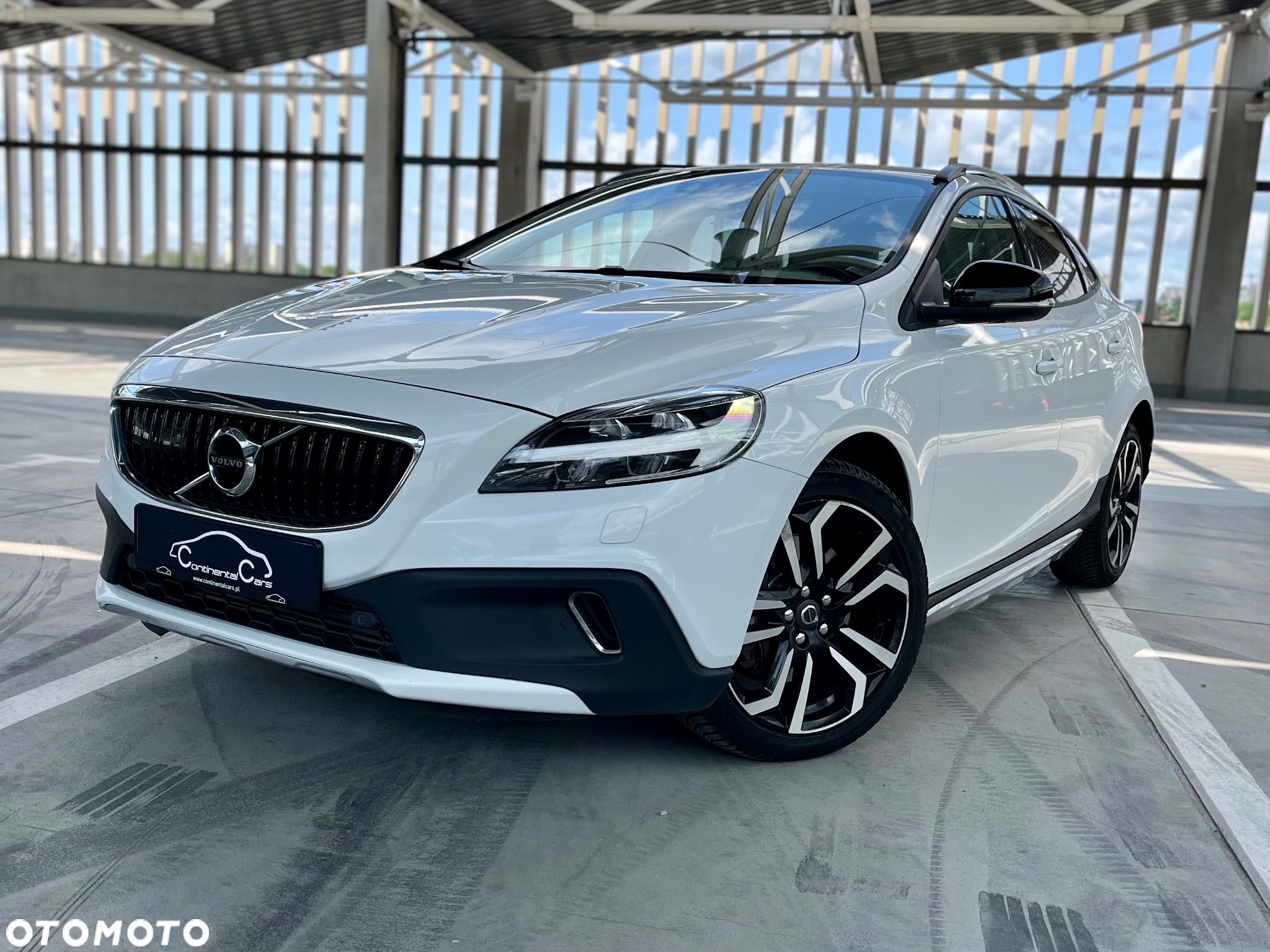 Volvo V40 Cross Country D4 Geartronic Momentum - 1