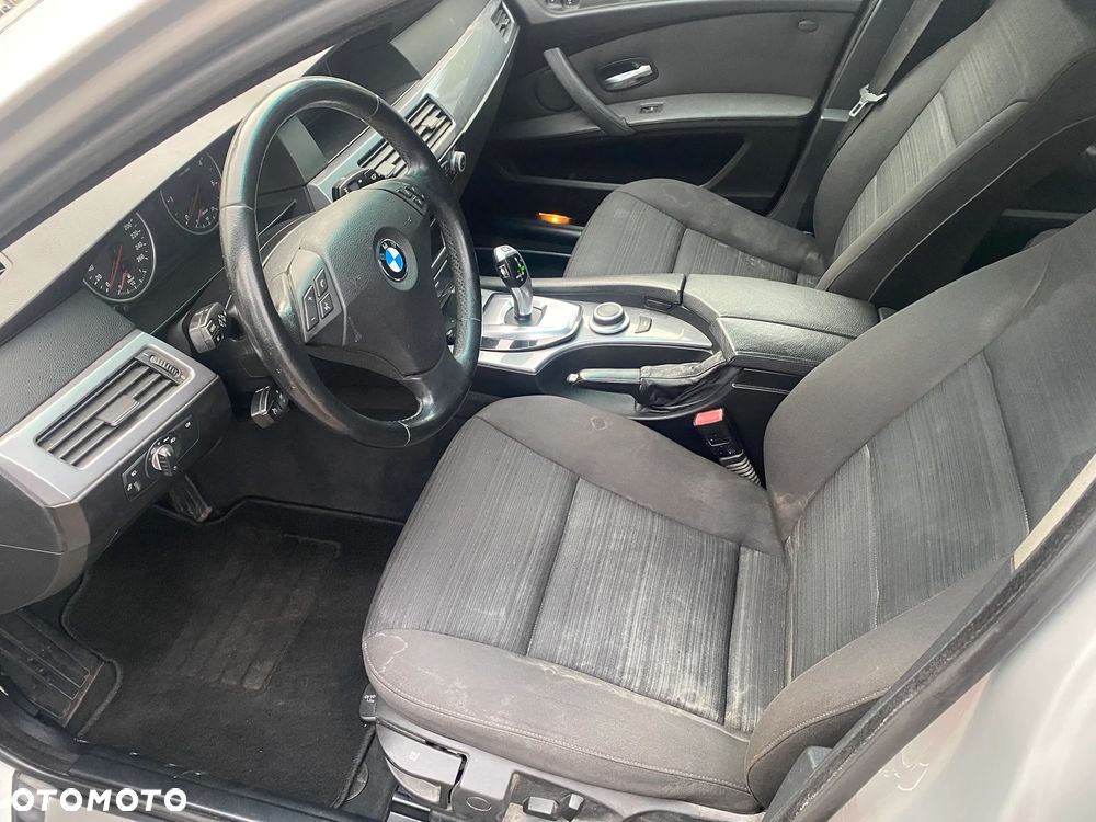 BMW Seria 5 525d - 12