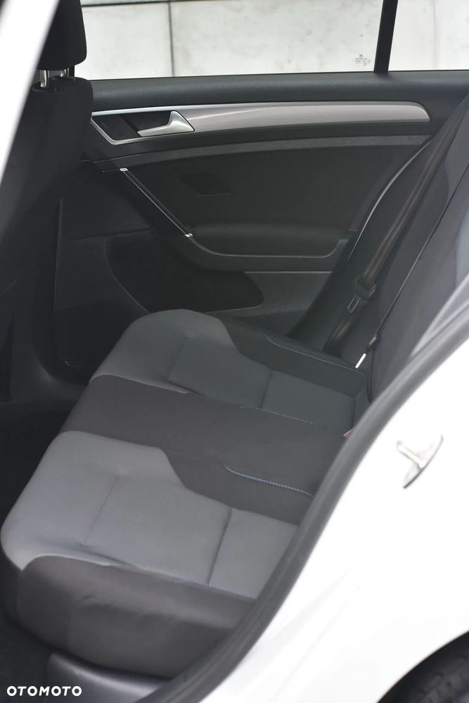 Volkswagen Golf - 15