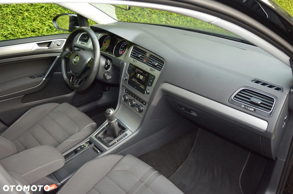 Volkswagen Golf - 28