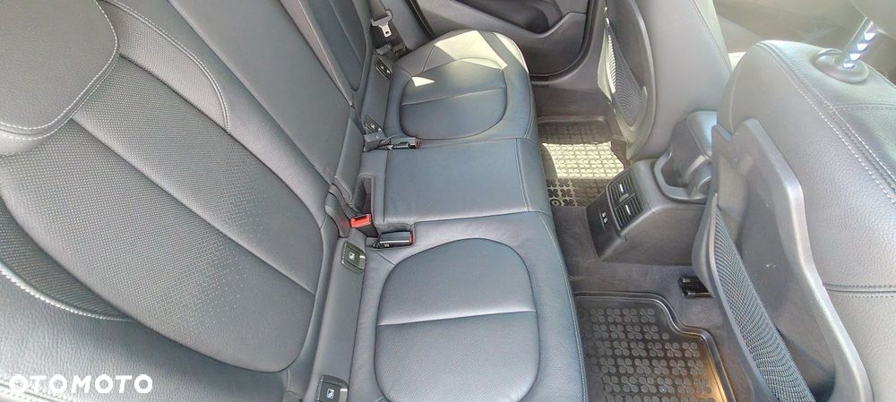 BMW X1 sDrive18d - 11