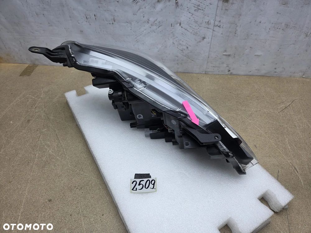 Toyota Yaris III 3 lift 17-20r lampa lewy lewa przód przednia - 7