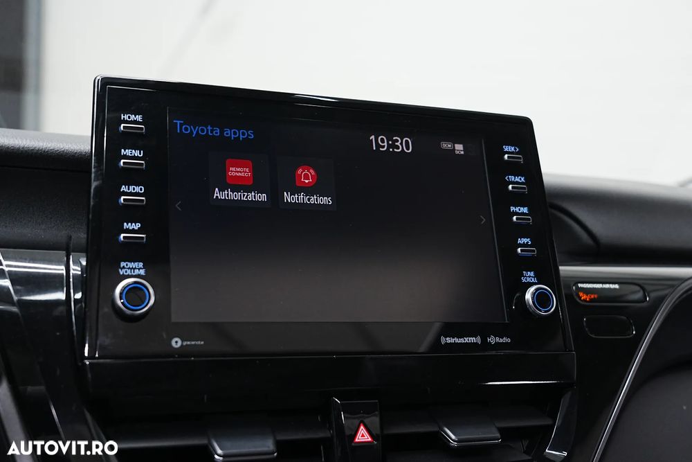 Toyota Camry Luxury - 31