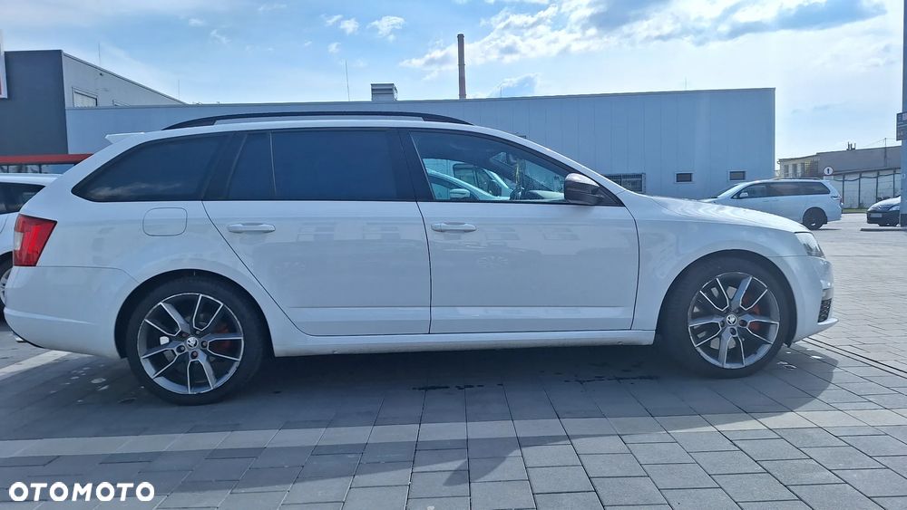 Skoda Octavia Combi 2.0 TDI RS - 9