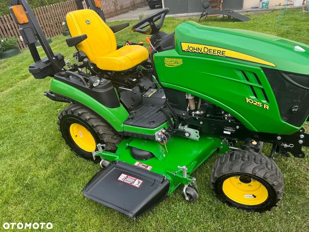 John Deere 2025R - 6