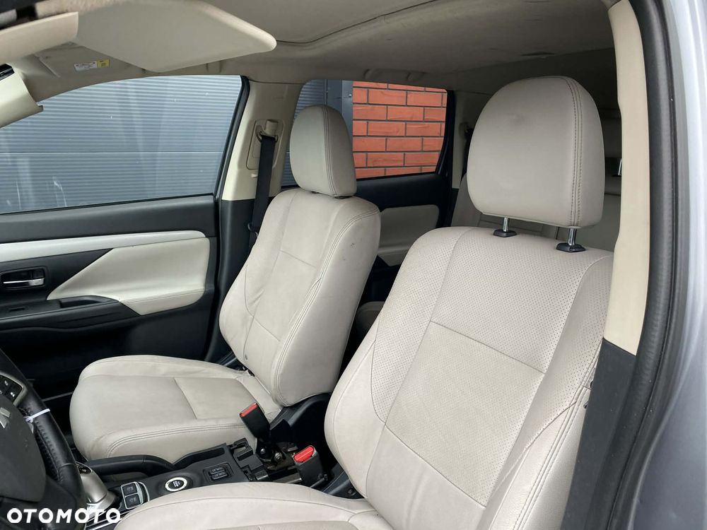 Mitsubishi Outlander 2.4 4WD - 9