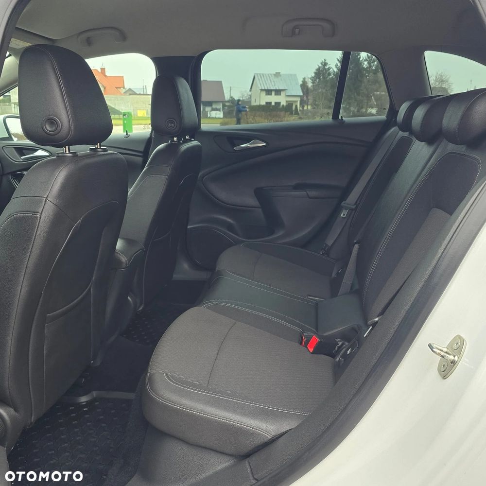 Opel Astra 1.4 Turbo Innovation - 23