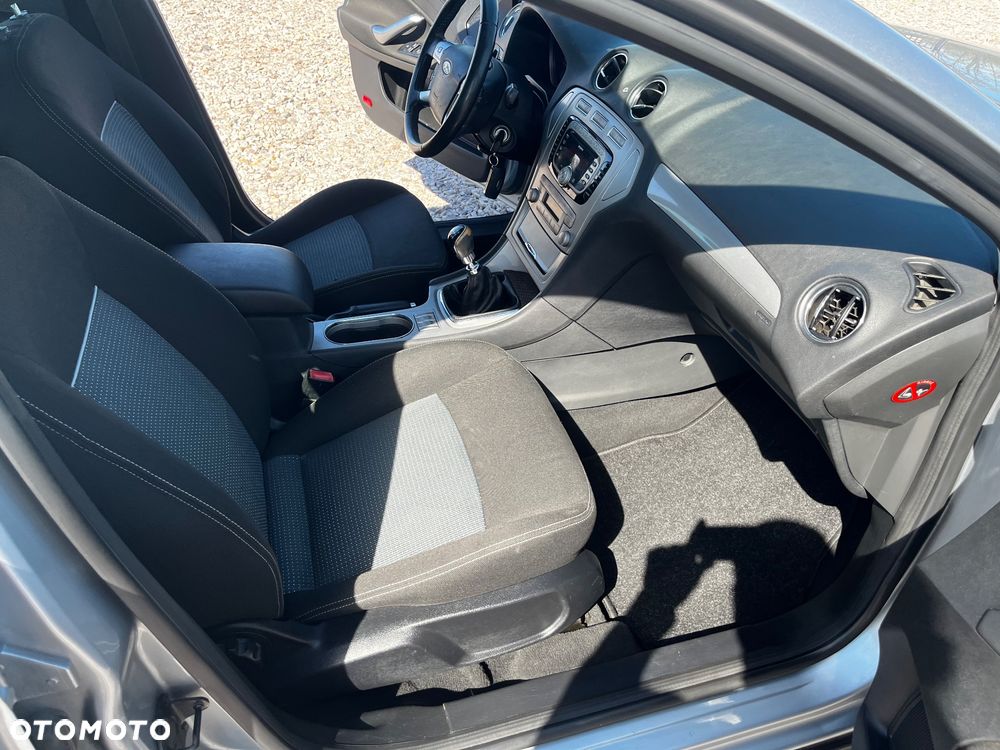 Ford Mondeo 2.0 TDCi Ambiente - 27