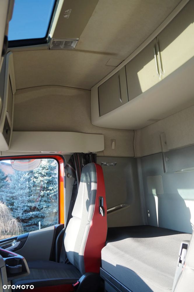 Volvo FH 4 EURO 6 GLOBETROTTER NISKI PRZEBIEG PEŁEN SERWIS - 16
