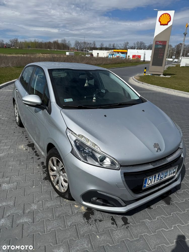 Peugeot 208 - 8