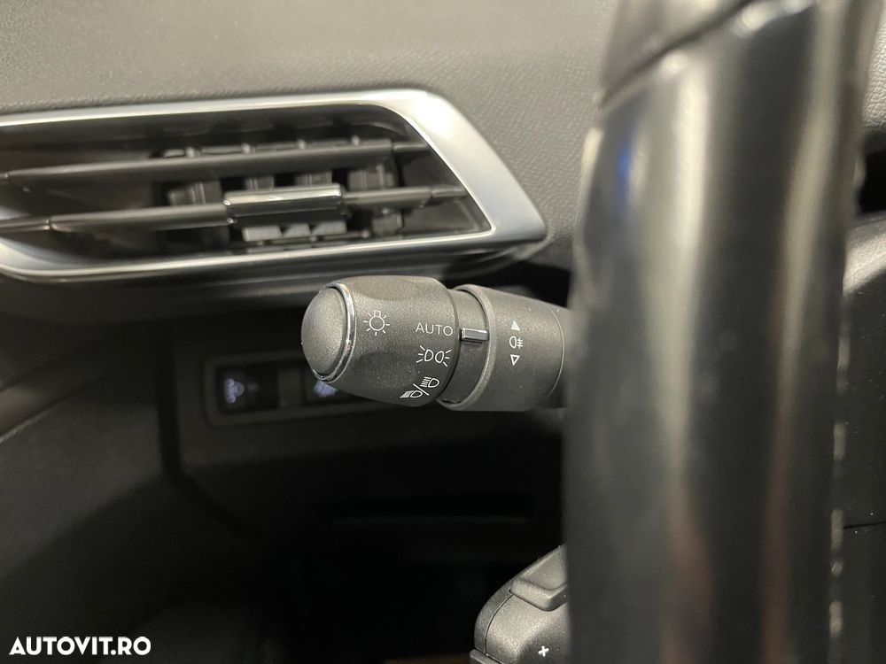 Peugeot 3008 Plug-In Hybrid 225 e-EAT8 Allure Pack - 26