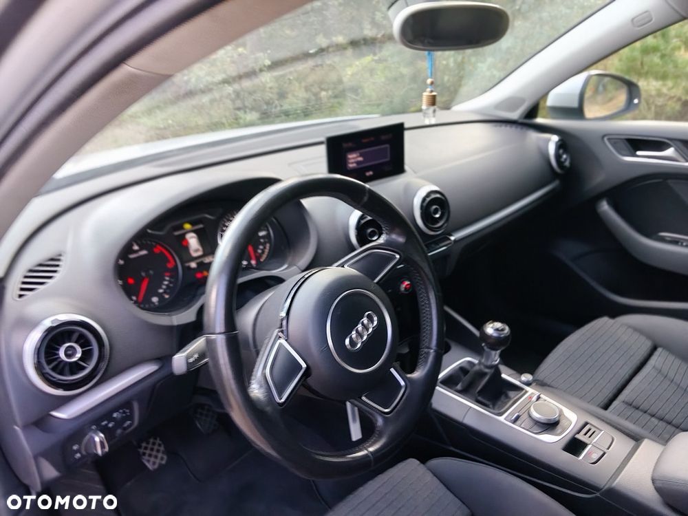 Audi A3 Sportback 1.6 TDI Attraction - 3