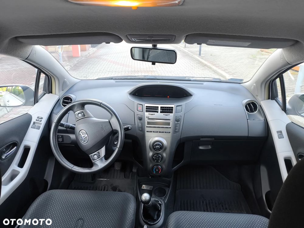 Toyota Yaris 1.0 VVT-i Luna - 28
