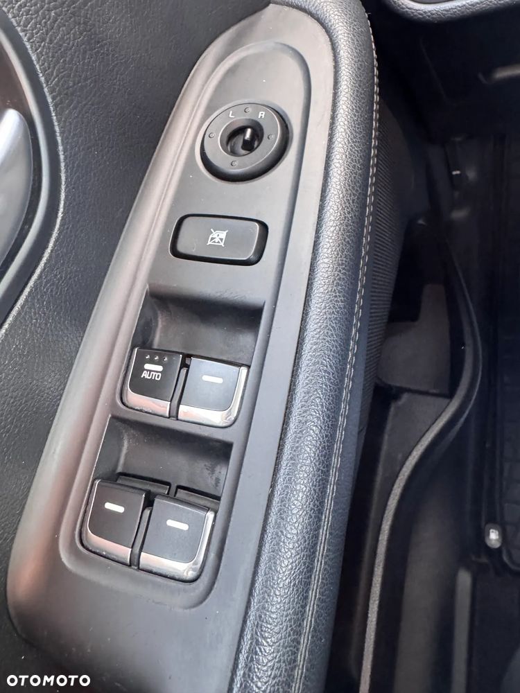 Kia Carens 1.6 GDI M - 7