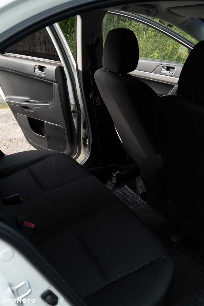 Mitsubishi Lancer - 6