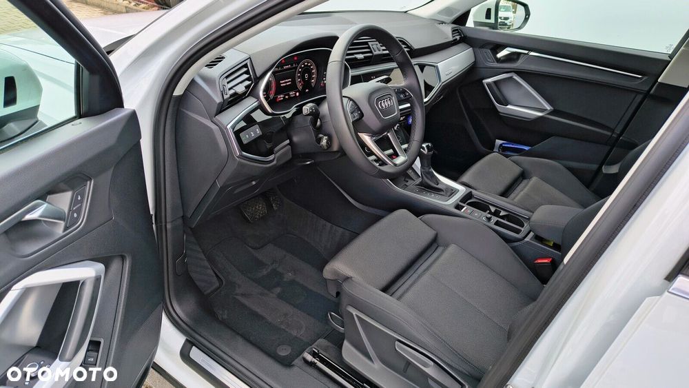 Audi Q3 Sportback - 11