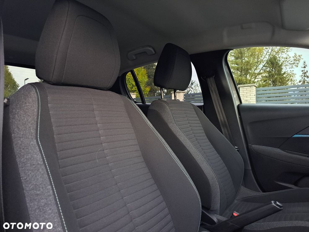 Peugeot 208 - 8
