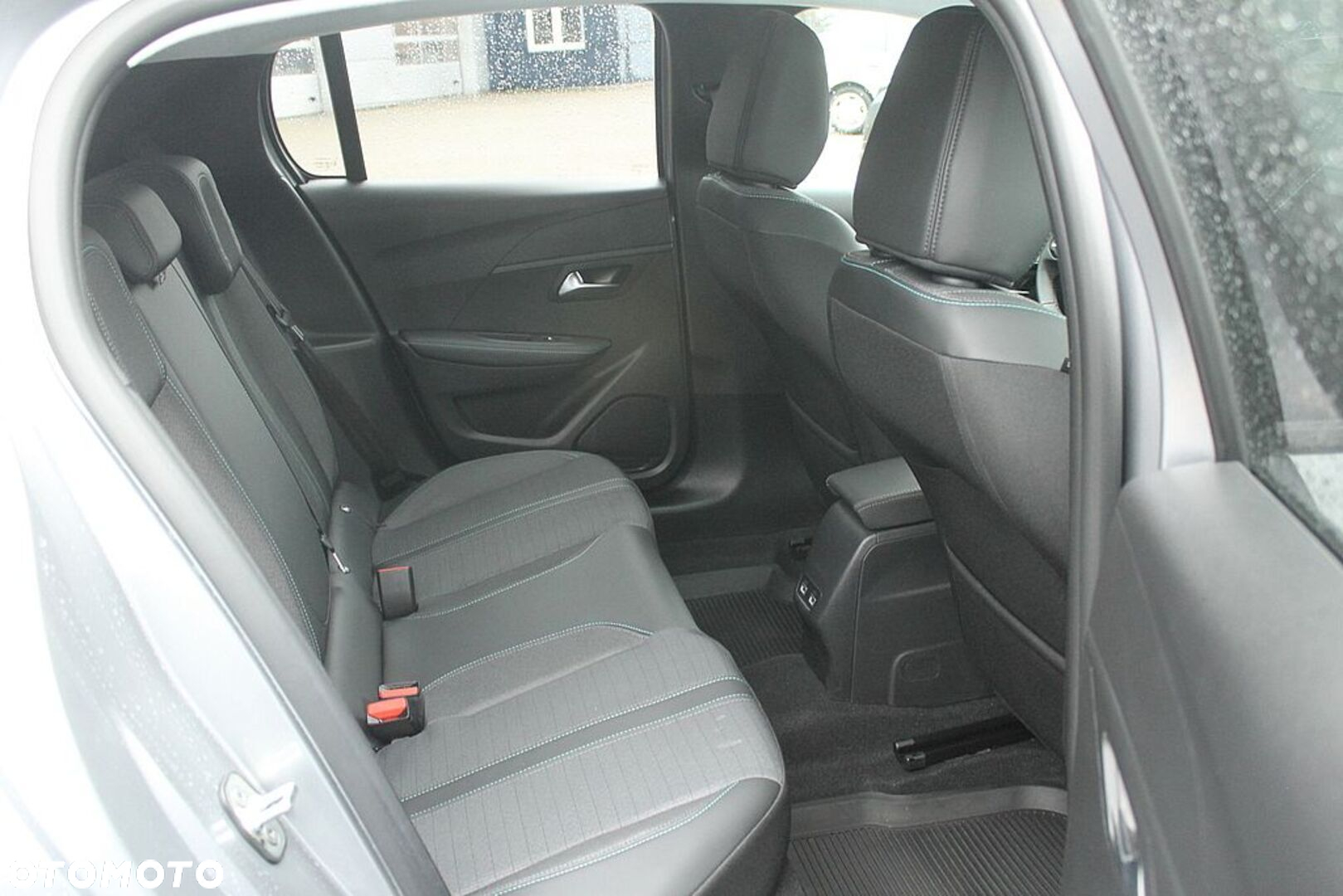 Peugeot 208 - 13