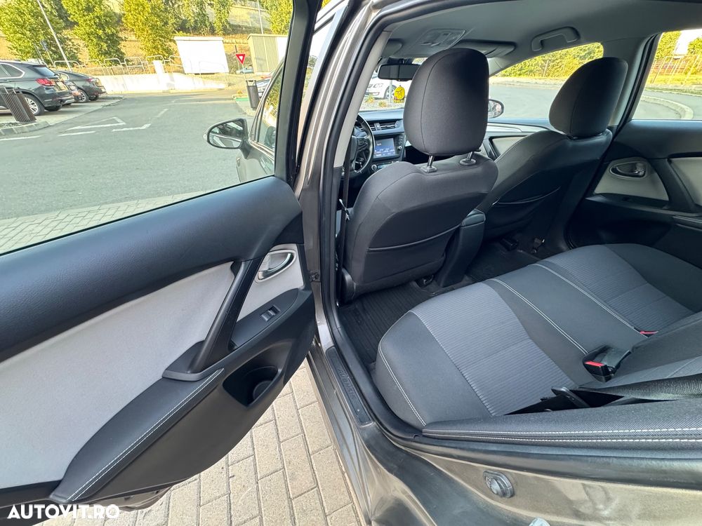 Toyota Avensis 1.8 Executive - 6