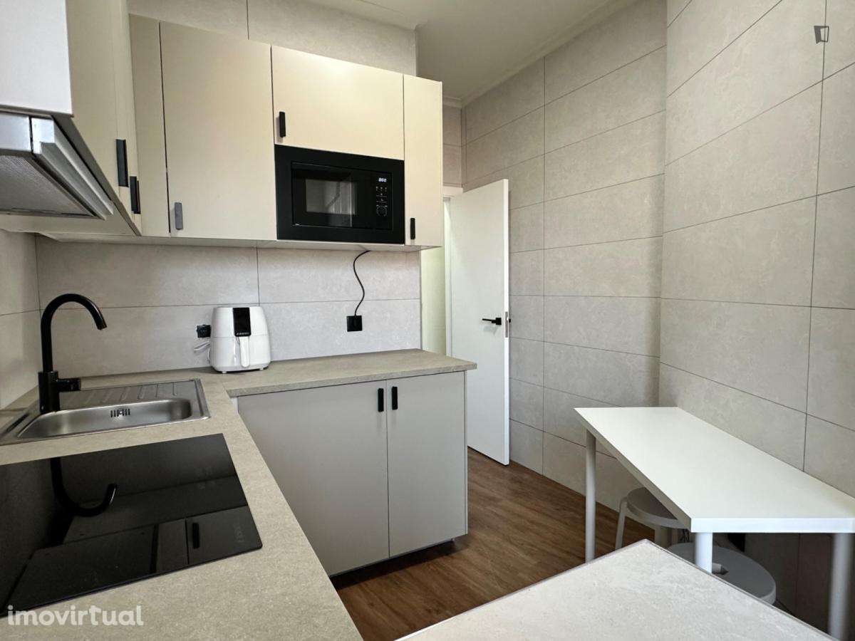 Quarto - localizado em Pedrouços Porto - Grande imagem: 4/13