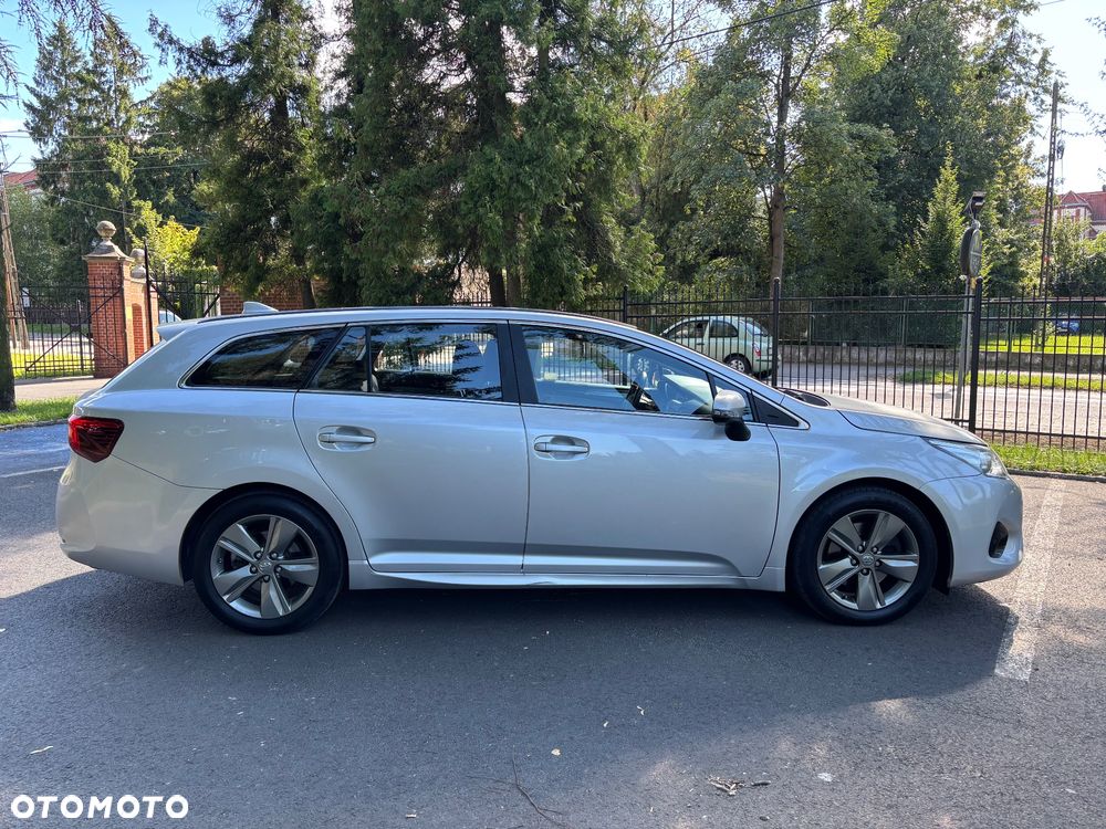 Toyota Avensis 2.0 D-4D Premium - 7