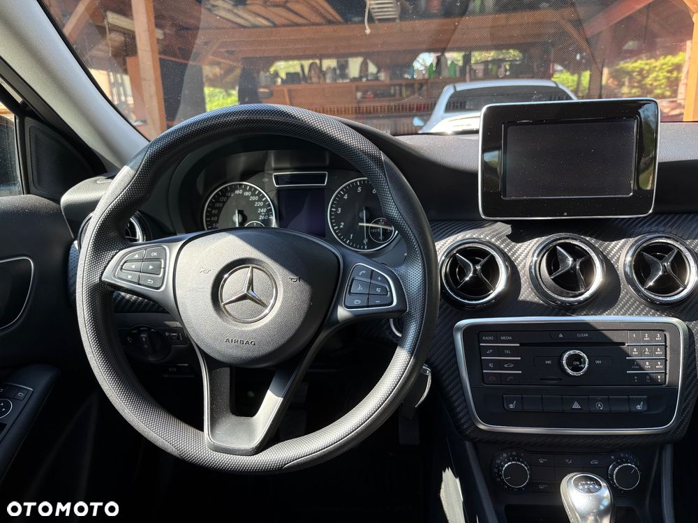 Mercedes-Benz GLA - 21