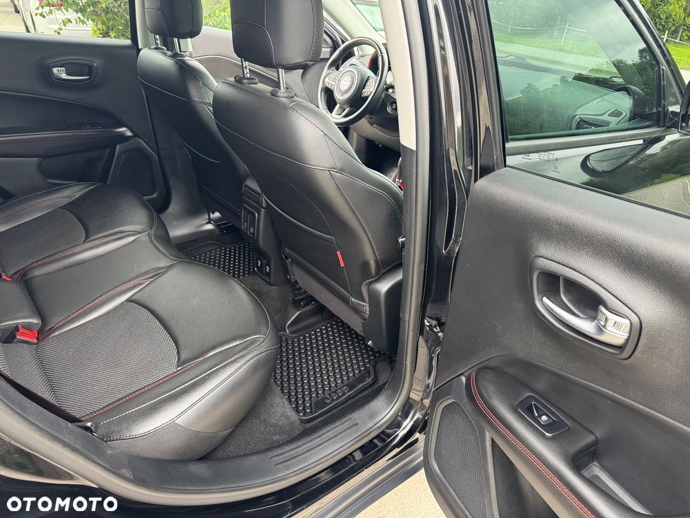 Jeep Compass 2.0 MJD Trailhawk 4WD S&S - 32
