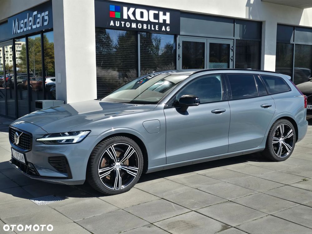 Volvo V60 T6 AWD Plug-In Hybrid Plus Dark - 1