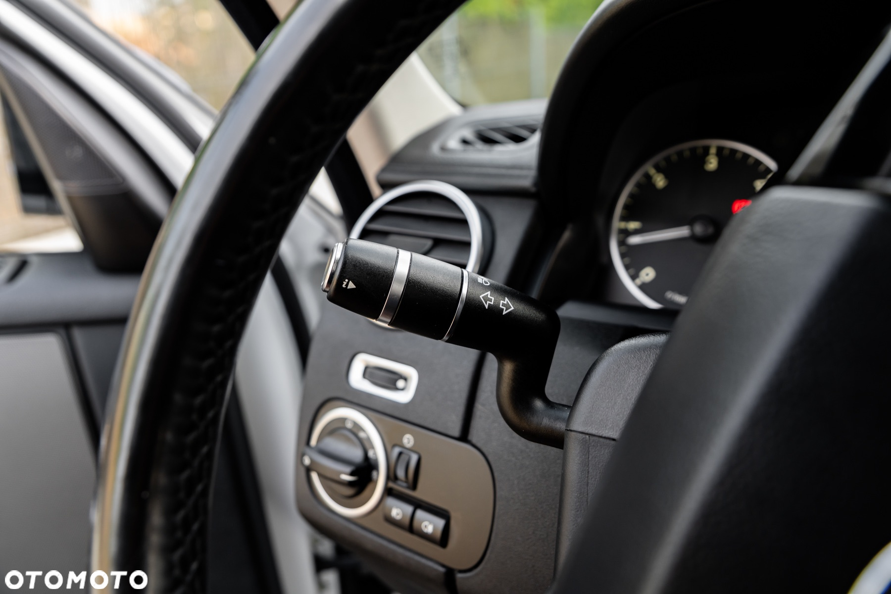 Land Rover Discovery SD V6 HSE - 30