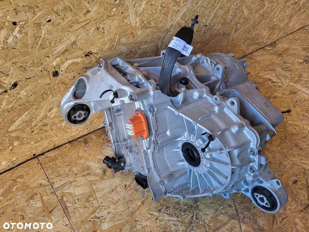 TESLA Y 2023r. RWD napęd silnik 3D6 - 1