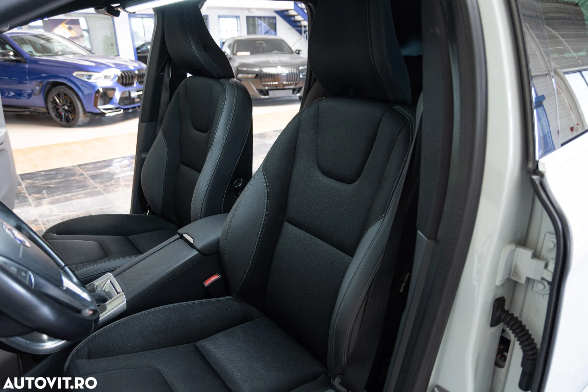 Volvo XC 60 D4 AWD Momentum - 6