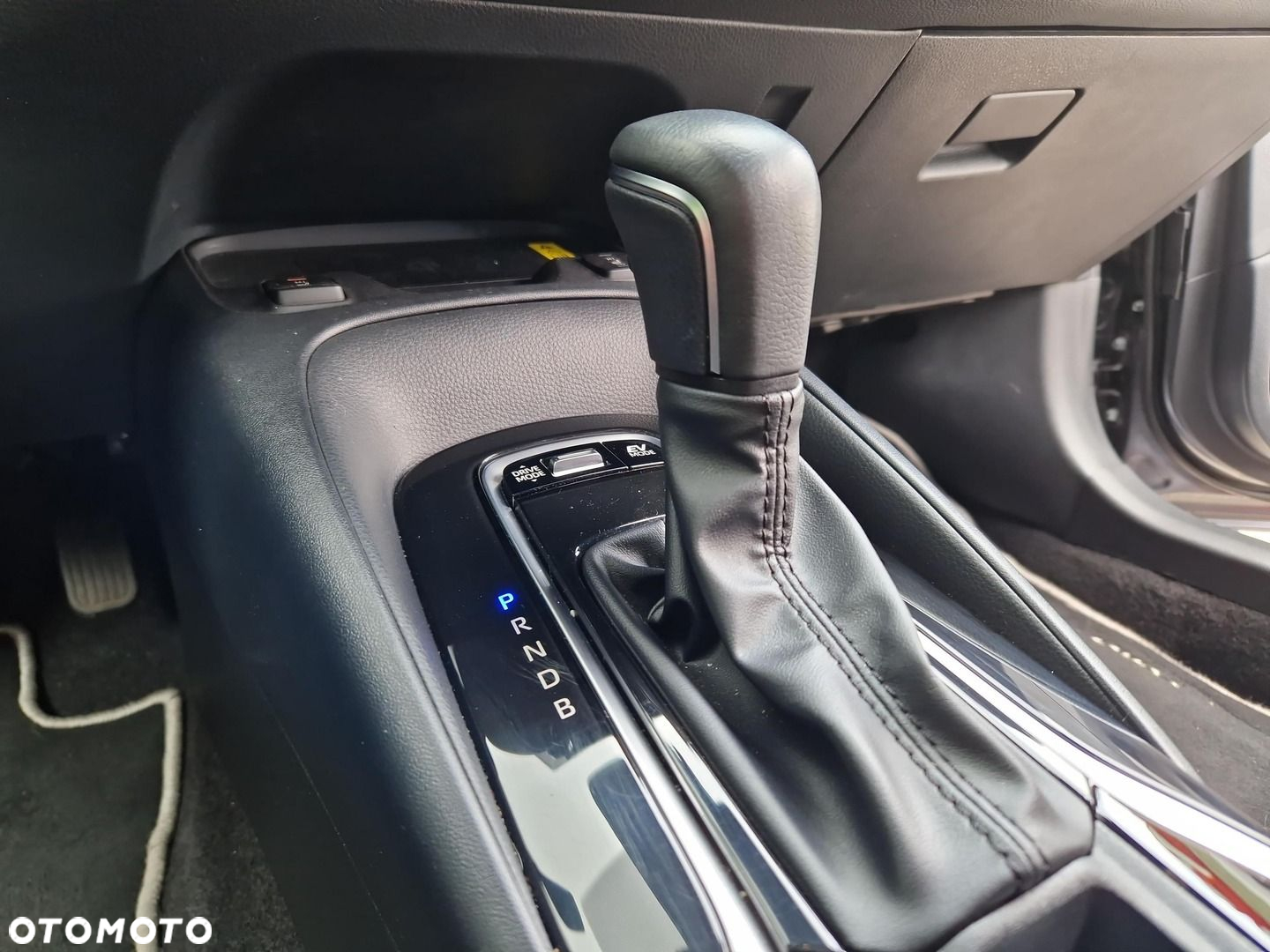Toyota Corolla 1.8 Hybrid Comfort - 23