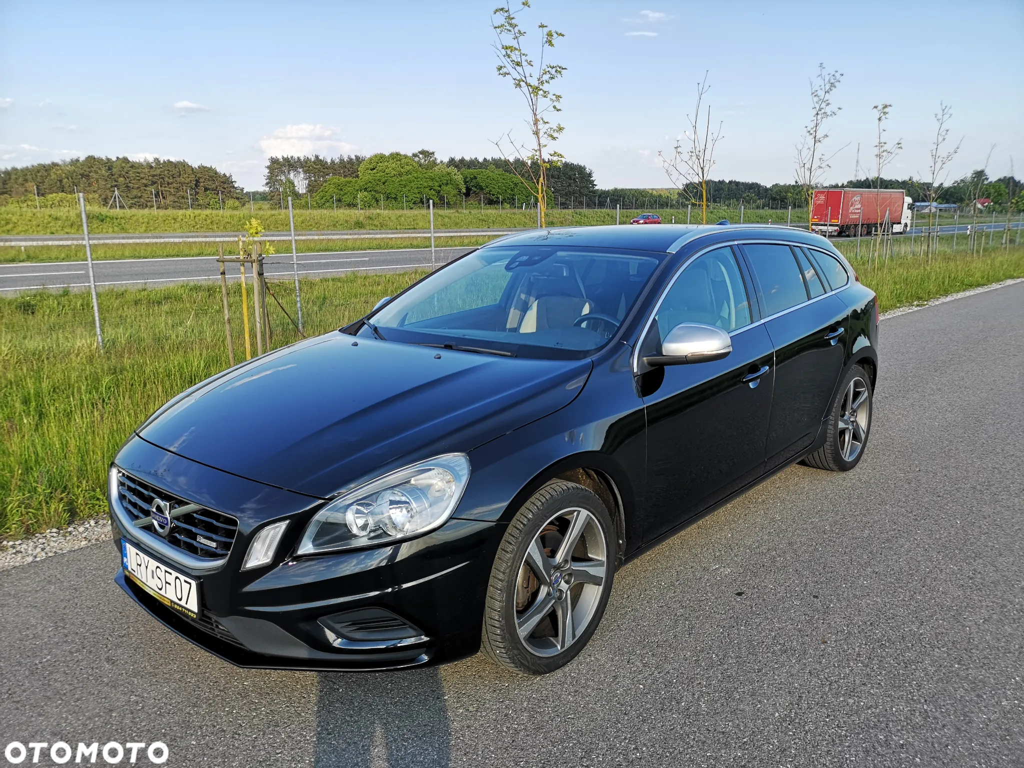 Volvo V60 T3 R-Design - 13